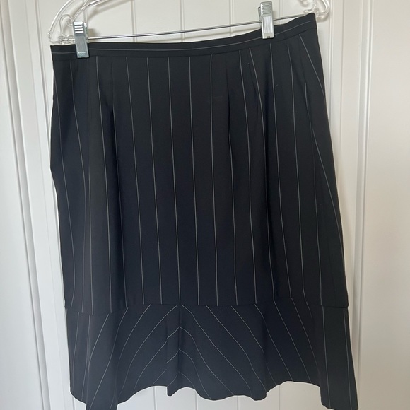 Black Skirt with pinstripes from The Limited - Picture 3 of 3